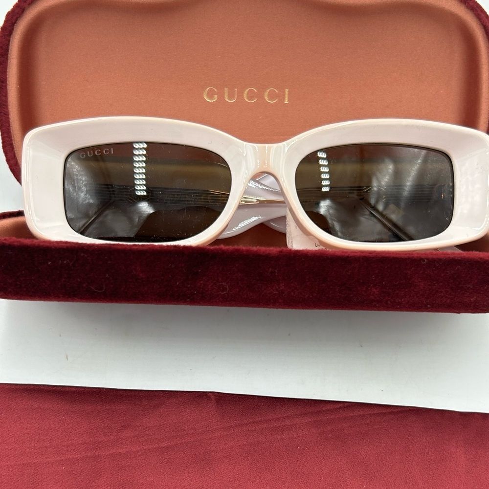Women's Gucci 53 mm rectangular  sunglasses made in Italy